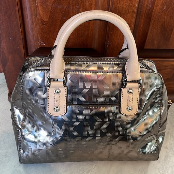 Michael Kors  Metallic silver satchel  Beige leather trim  exterior back pocket - Picture 8 of 16